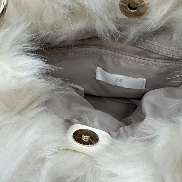H&M Cream‎ Faux Fur Crossbody Bag Soft Plush Winter Cozy Minimalist - Picture 4 of 11